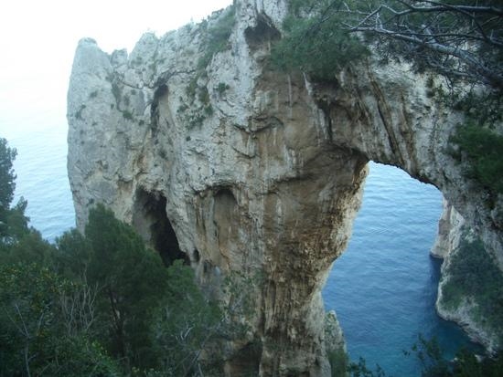 Arco naturale e pizolungo a Capri